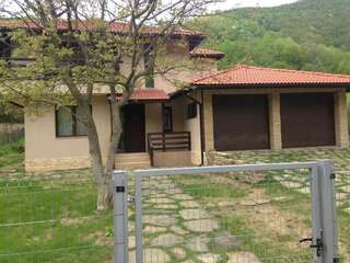Гостевой дом Zlatina Guest House Lŭga-4